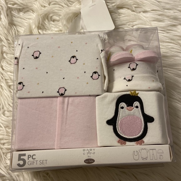 5 PC Gift Set for girl fits up to 6 months brand new in the box - Picture 2 of 8